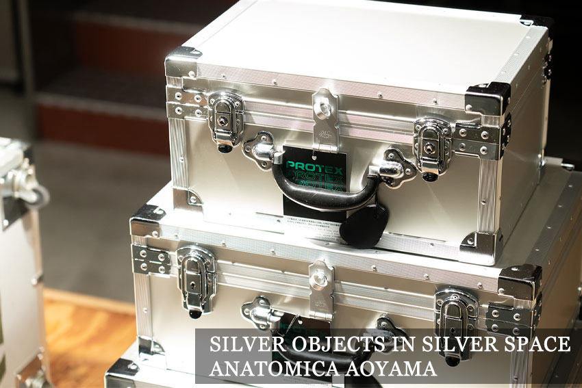 SILVER OBJECTS IN SILVER SPACE